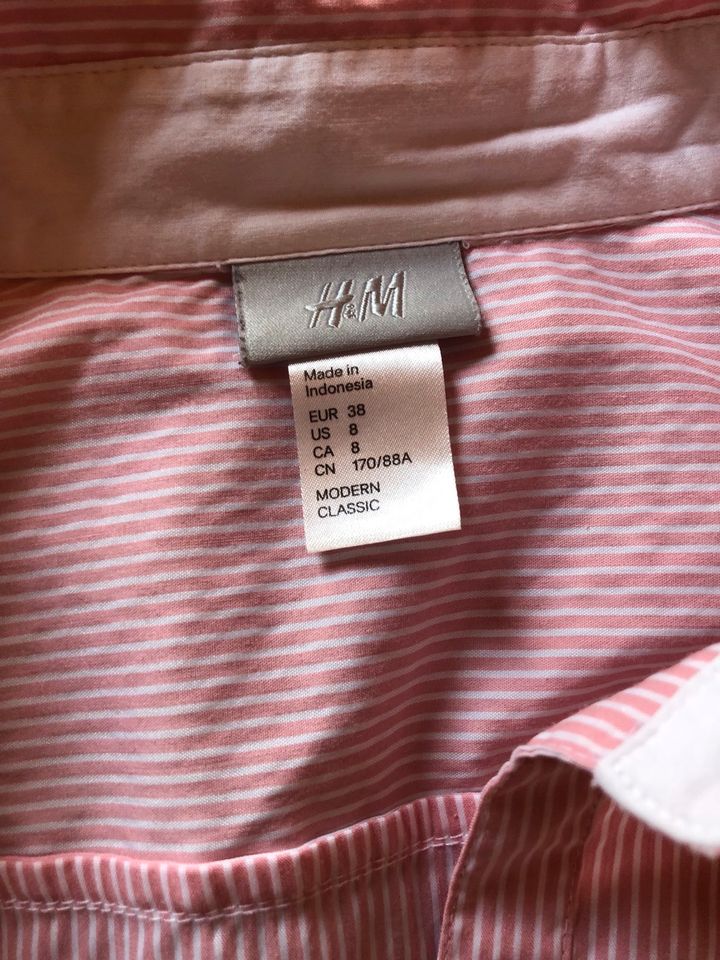 Neuwertige Nadelstreifen Bluse Größe 38 von H&M in Berlin
