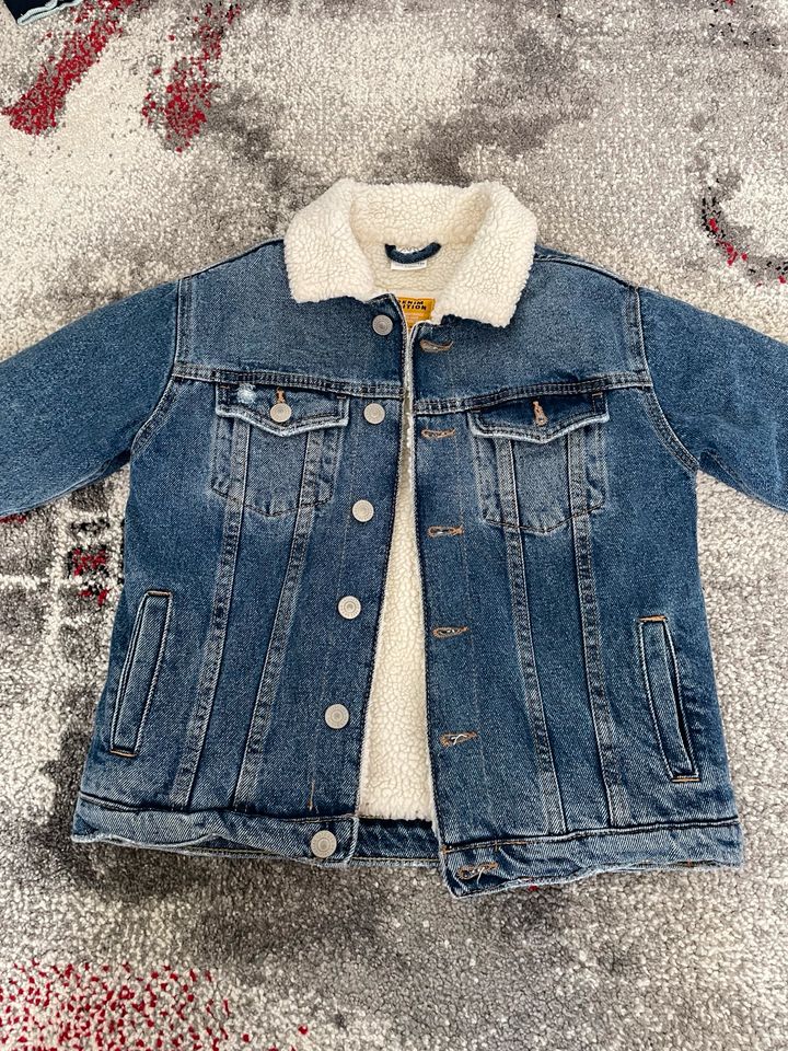 Zara kinder Jeans Fleece Jacke 122 in Neubrandenburg