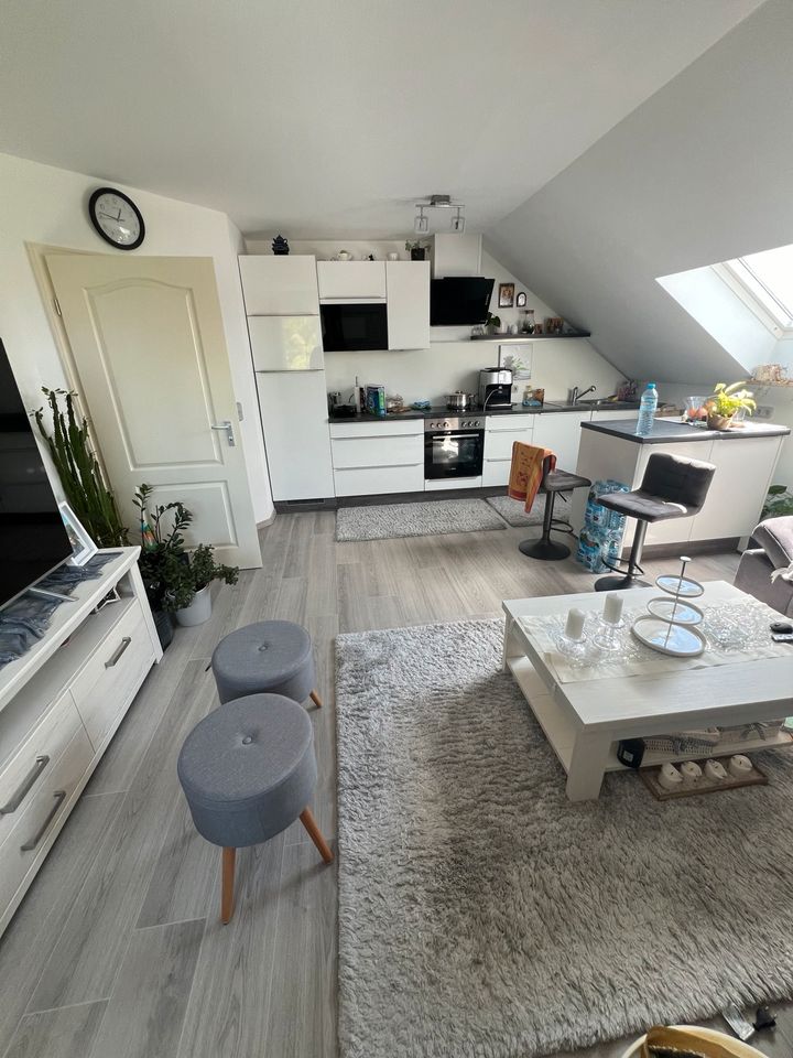 2 Zimmer, Bad neu renovierte Dachgeschoss Wohnung in Gaimersheim