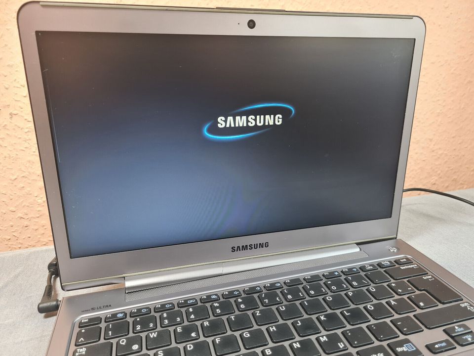 Samsung NP 530U3C Intel Core i3-3217U 1.8GHz. 4 GB RAM, 13,3 Zoll in Norden