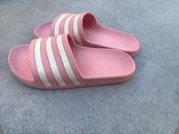 Adiletten Badeschlappen adidas rosa Gr. 5 38 Hessen - Hattersheim am Main Vorschau