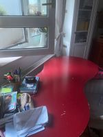 Roter Ikea Schreibtisch mit schwarzen Beinen Rheinland-Pfalz - Mainz Vorschau