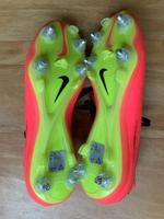 Nike Fußball-Schuhe Gr. 39 mit Schraub-Stollen Alu. NEUWERTIG Rheinland-Pfalz - Ludwigshafen Vorschau
