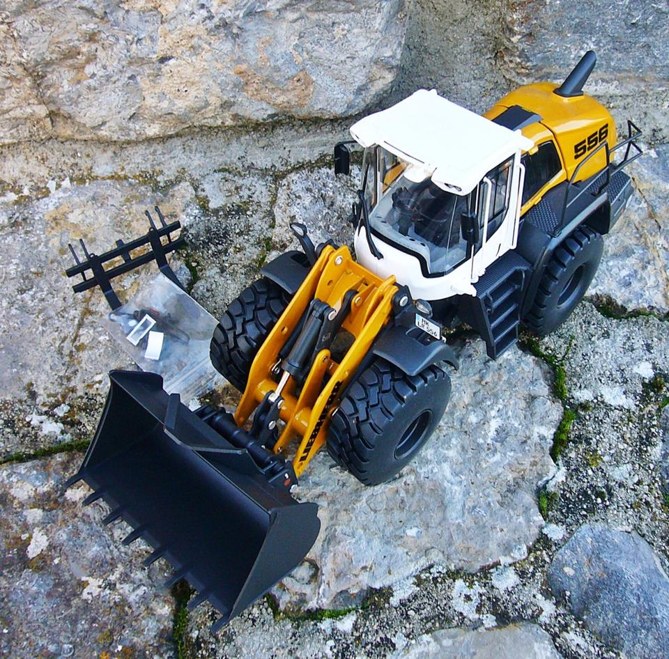 WIKING Liebherr Radlader L 556 XPower, M 1:32, Spur 1, # 077840 in Wonfurt