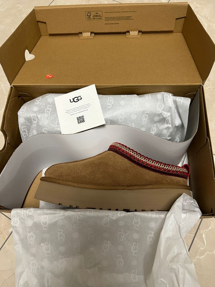 UGG Tazz Hausschuhe Chestnut Gr. 42 neu & ovp in Duisburg