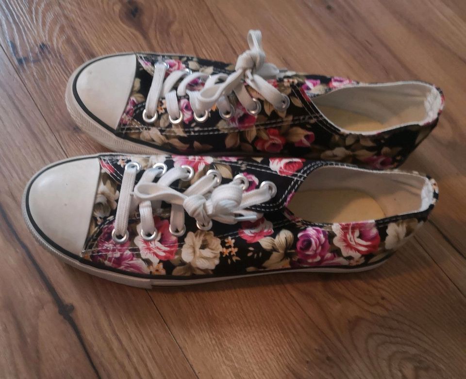 Schuhe Sommer Blumen 39 in Pahlen