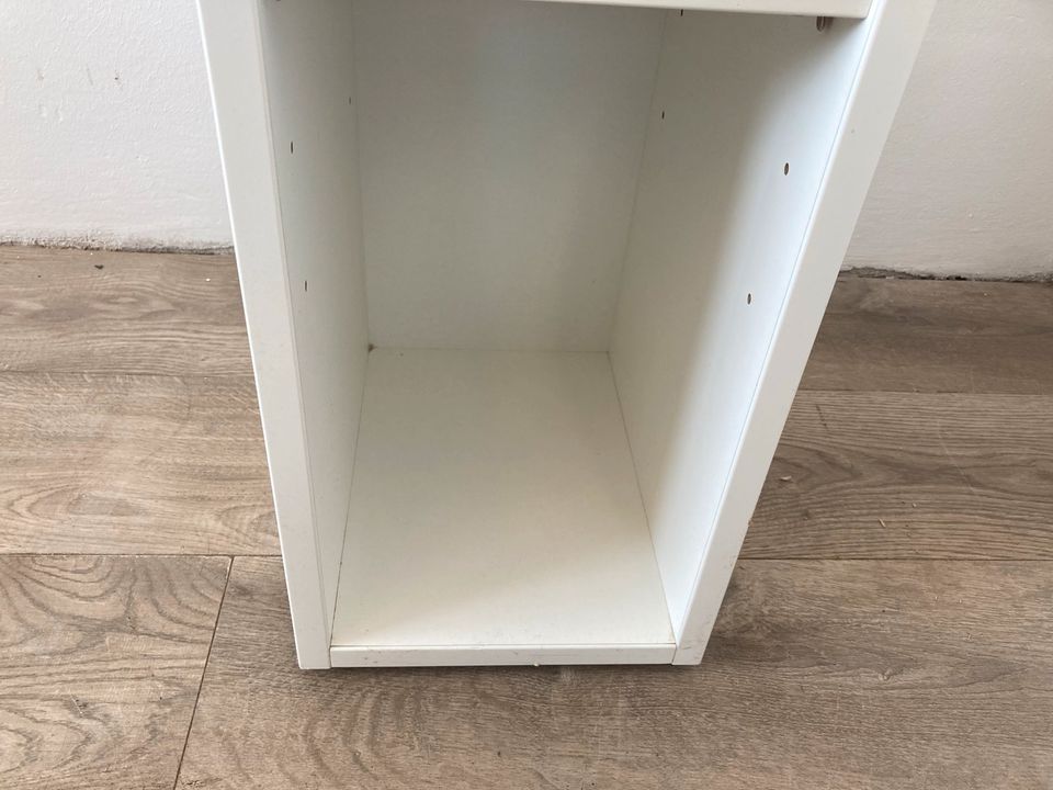 #A Bücherregal weiß Regal Hochschrank 202 cm Ikea Holz Wohnzimmer in Burgstädt