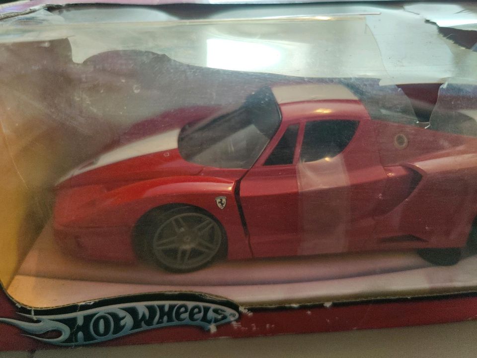 Ferrari FXX Hot Wheels 1:18 Modellauto Ovp in Wesendorf