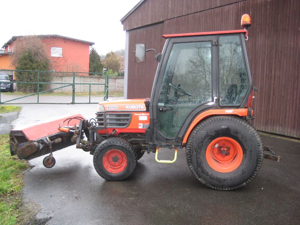 Kubota B2100 Allrad, Besen +Schneeschild,Ackerschlepper, Traktor in Igersheim