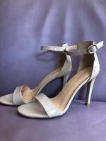 Sandale Gr. 39 Beige Lack Highheel Nordrhein-Westfalen - Neunkirchen-Seelscheid Vorschau