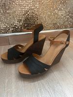 Esprit Korb Sandalen mit Absatz & Plateau Köln - Porz Vorschau