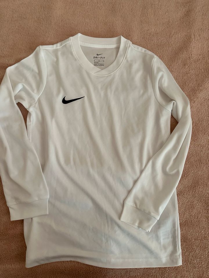 Shirt Sport Nike 137-147 in Berlin