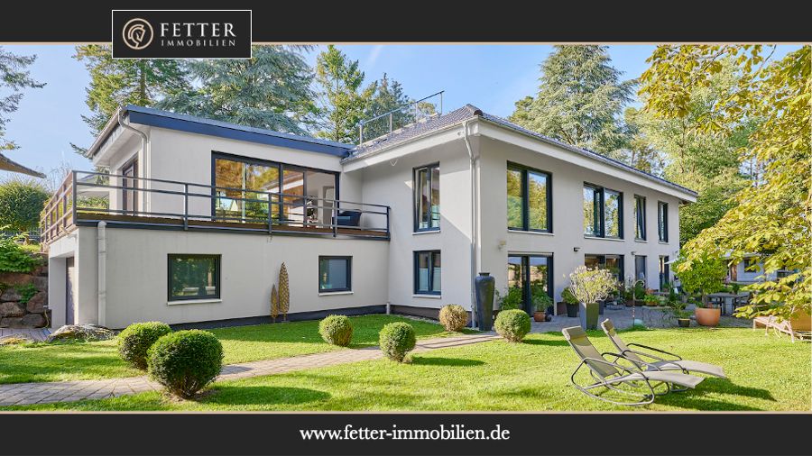 Villa in Taunusstein (Nähe Wiesbaden) – Anwesen der Extraklasse mit parkähnlichem Grundstück, Stallungen und Baugrundstück! in Taunusstein