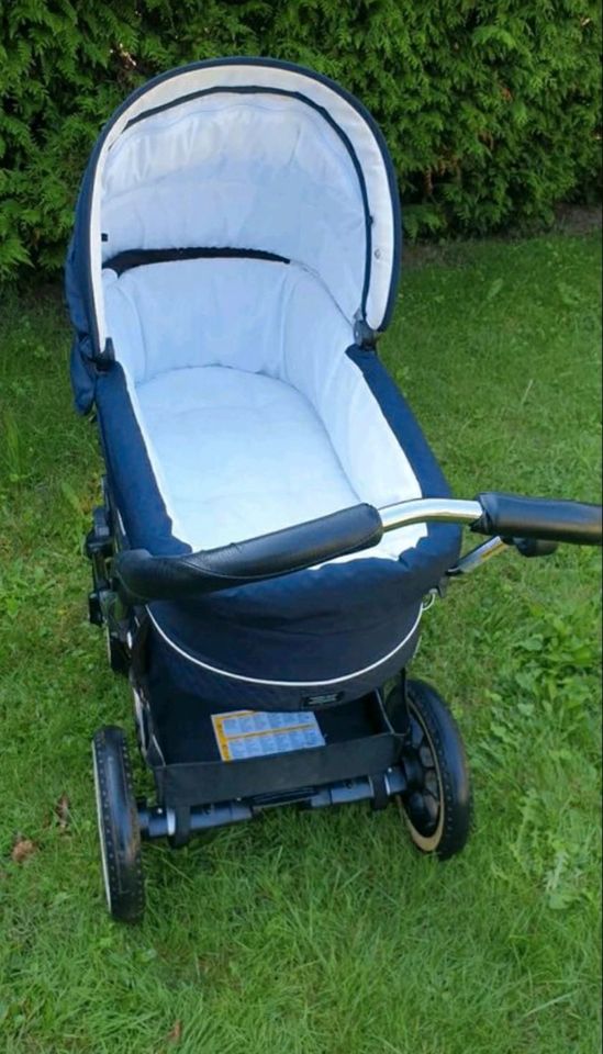 Emmaljunga Kombi-Kinderwagen Navy/ weiß incl. Adapter Maxi Cosi in Nalbach