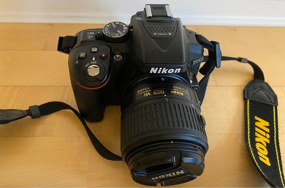 Nikon Spiegelreflexkamera wie NEU!!Inklusive Zubehör in Fürstenfeldbruck