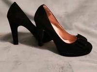 Juliet Pumps Wildleder NEU Gr. 37 Damen Schuhe Samt schwarz Nordrhein-Westfalen - Wachtendonk Vorschau