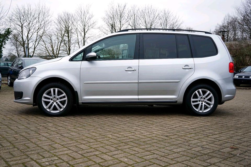 Volkswagen Touran 1.4 TSI,150 PS,1.Hand,S-Heft,AHK,Klima,6GG in Pinneberg