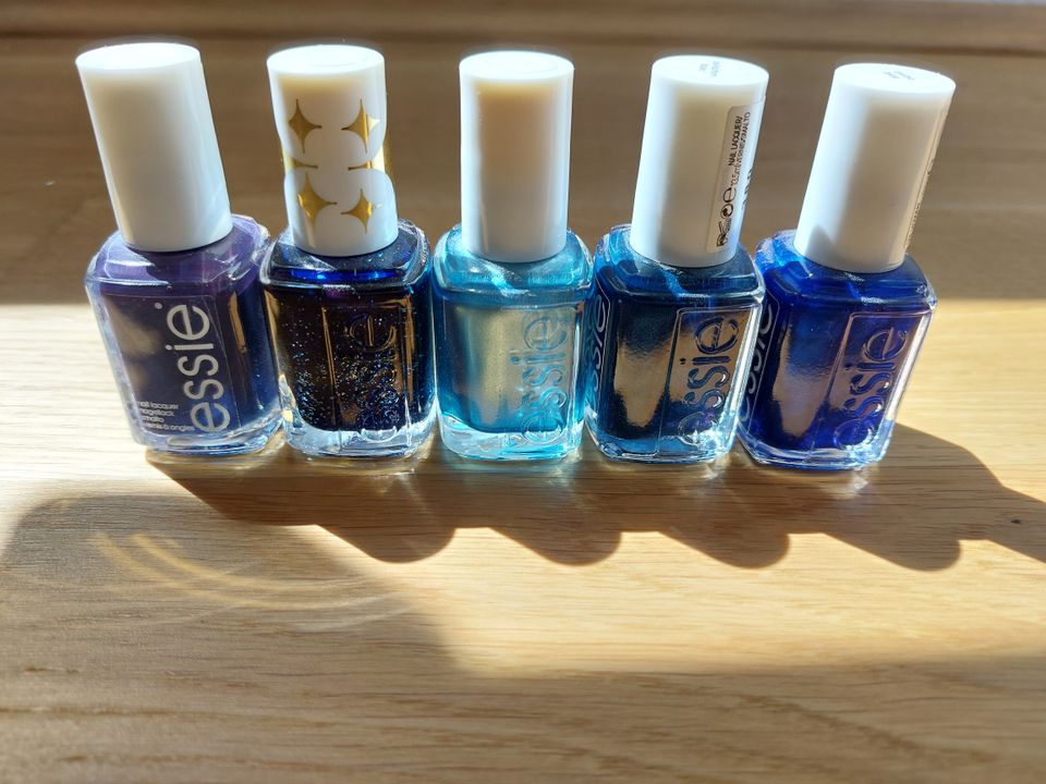 ESSIE Nagellack  // 11 Stück in Erkrath