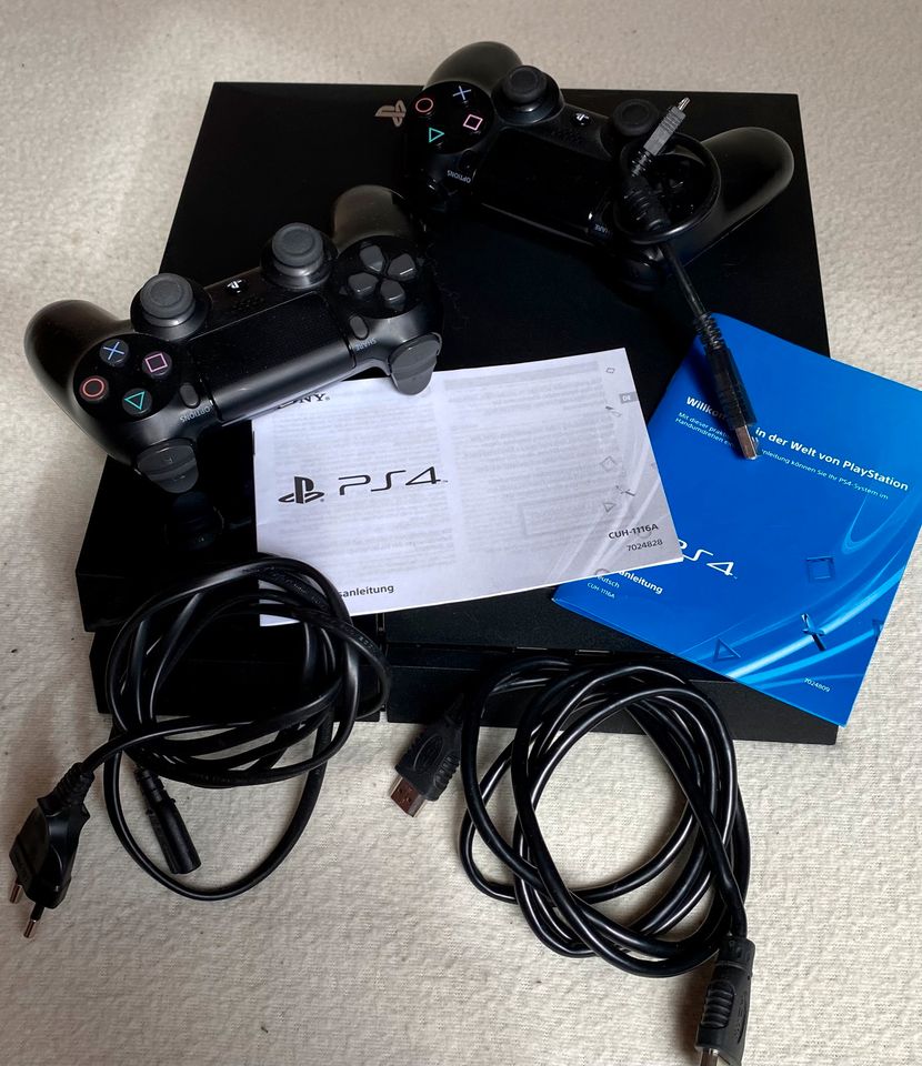 PlayStation 4 ,Headset 2.0, 2 Controller , 14 Spiele in Essen