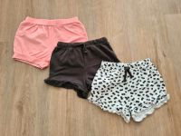 Sommer Shorts 98/104 H&M kurze Hosen Gummizug Mädchen üni Punkte Nordrhein-Westfalen - Bergisch Gladbach Vorschau