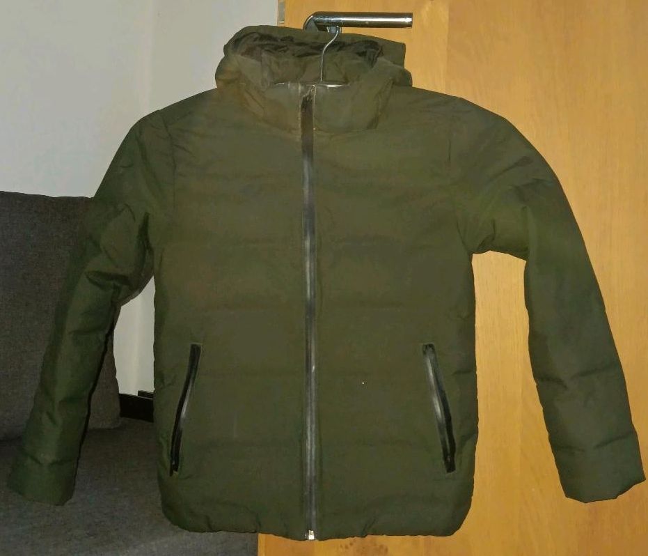 Warme Winterjacke mit Kapuze von H&M in Ilmenau