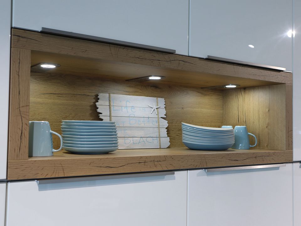 Häcker Einbau-Küche L-Form mit Esstisch & Elektrogeräten in Backnang