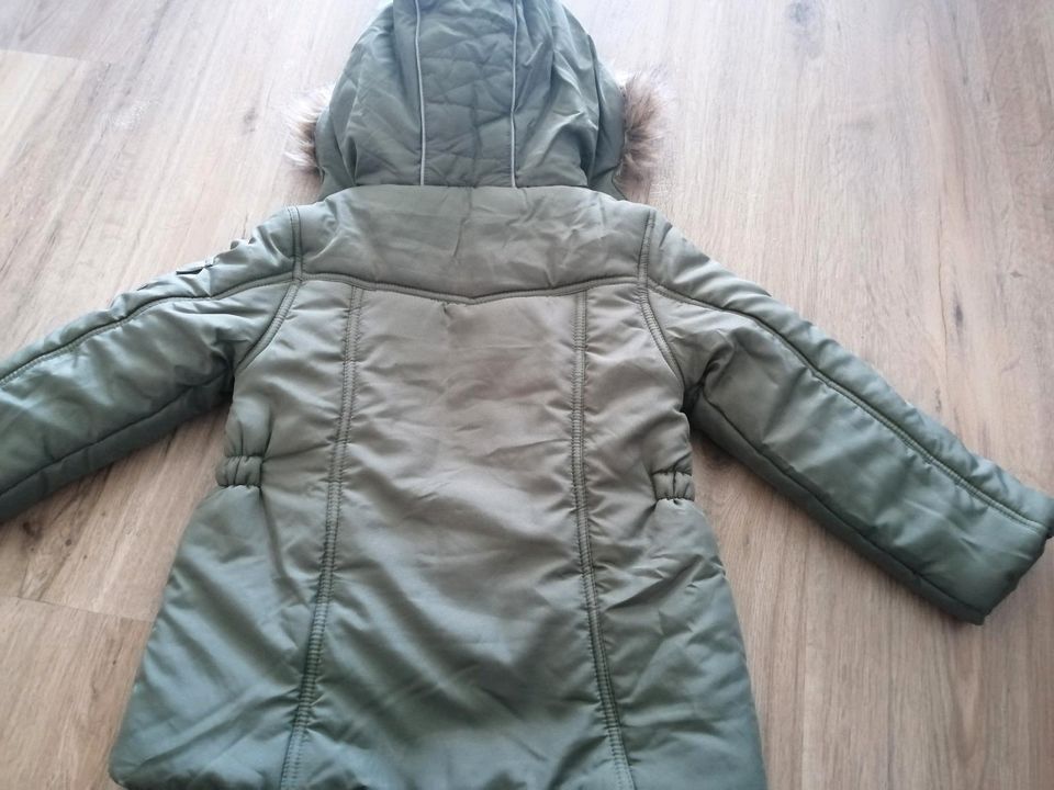 Neuwertig Gr. 104 winter Jacke Mädchen Kleidung in Hamburg