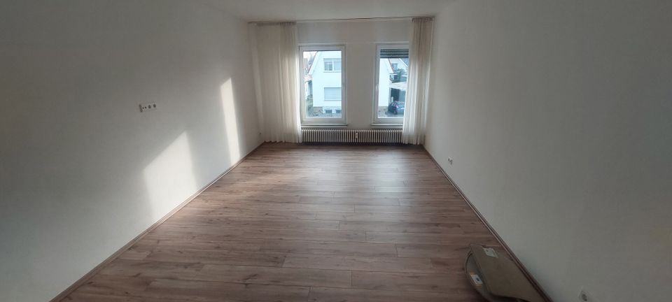 Leben wie in einem Einfamilienhaus: Wunderschöne, individuelle Maisonette-Wohnung, 3,5 Zimmer, EBK, Kamin, Sauna, große Dachterrasse in Bad Salzuflen