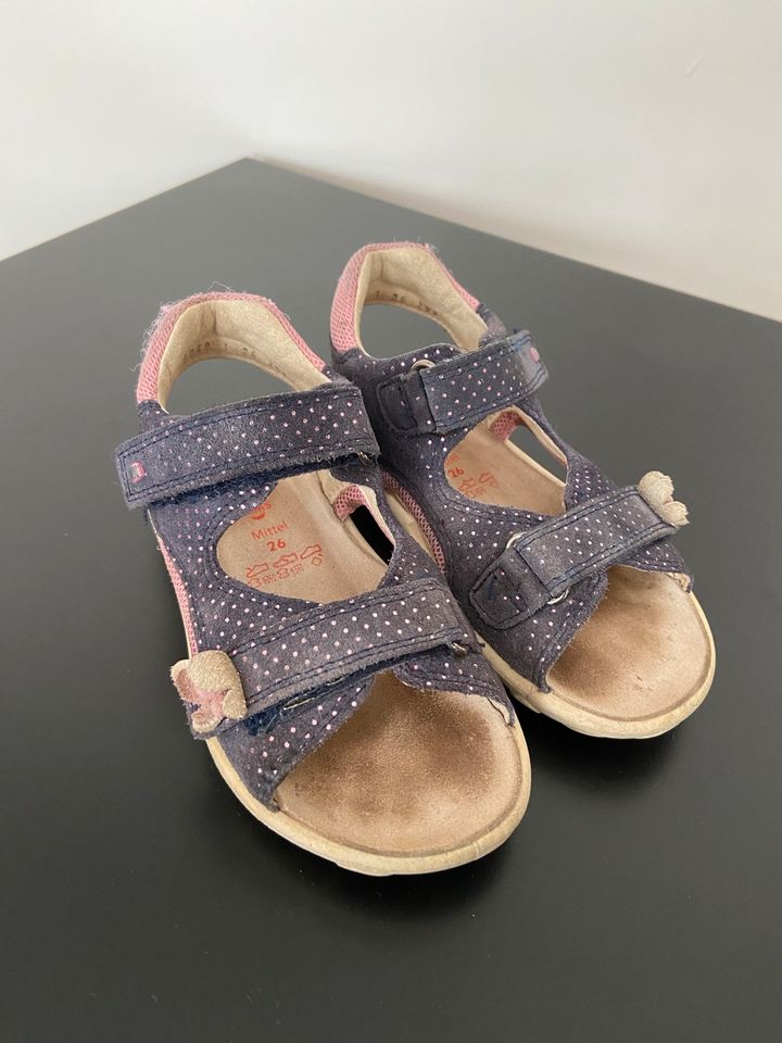 Schuhe Kinderschuhe Größe 26 (4 Paar im Set) in Lahnstein