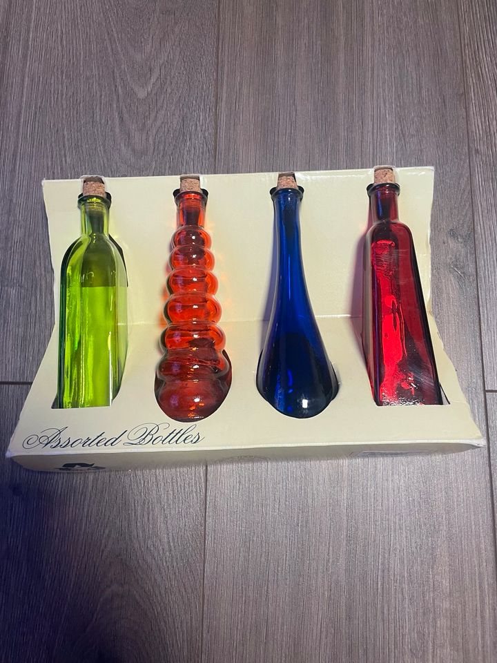 Flaschenset für Öle Glas farbig neu 18 cm hoch in Berlin