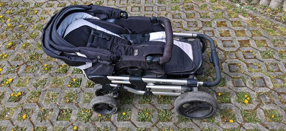3 in 1 Kinderwagen mit Babyschale in Hohenstein-Ernstthal