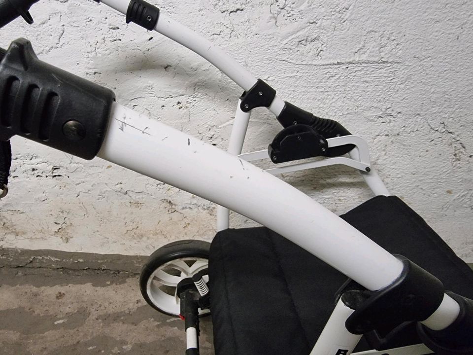 Kinderwagen 3 in 1 Combi Grau in Berlin