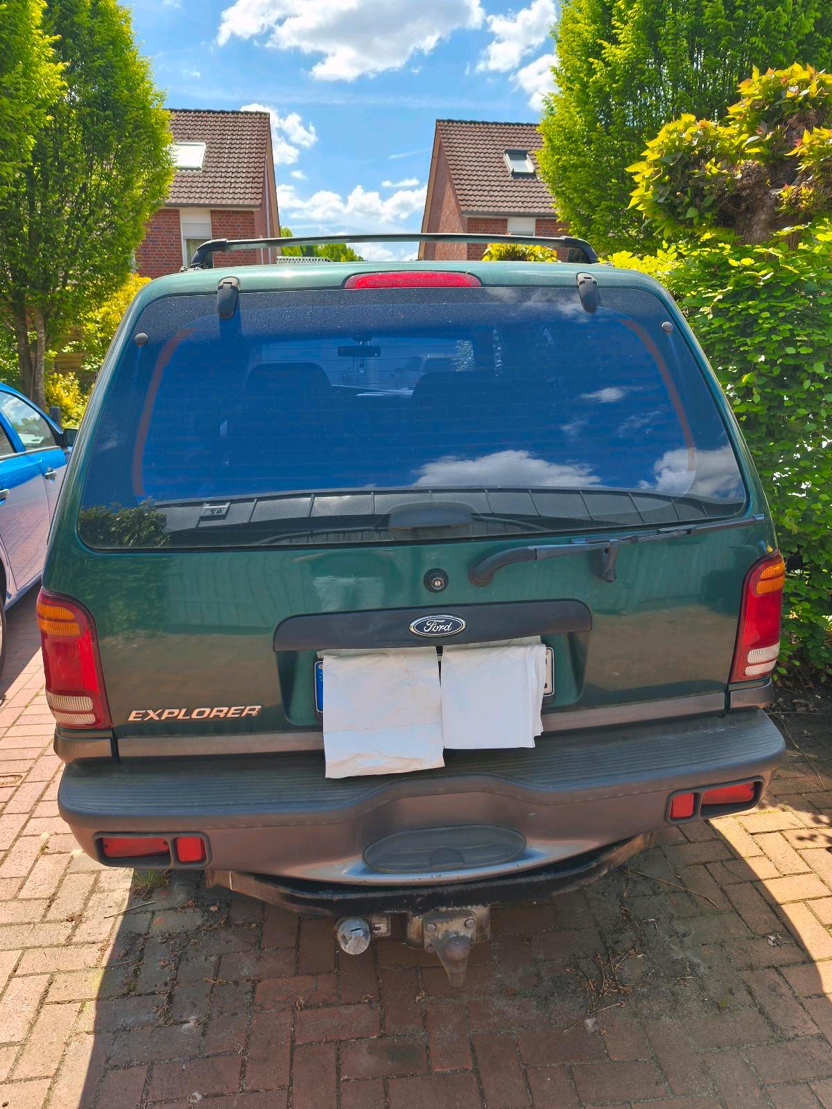 Abbildung des Autos Ford Explorer nicht fahr…