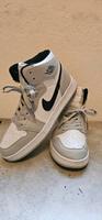Nike Air Jordan 1 Mid Damen (BQ6472 Niedersachsen - Helmstedt Vorschau