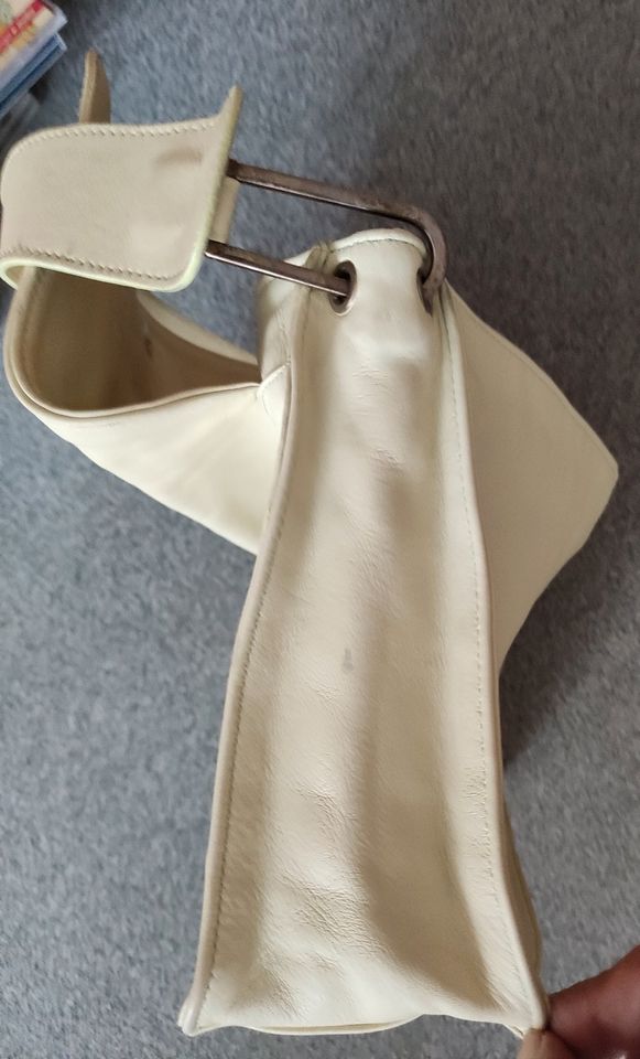 Handtasche echt Leder weich vanillegelb Italien in Egenhofen