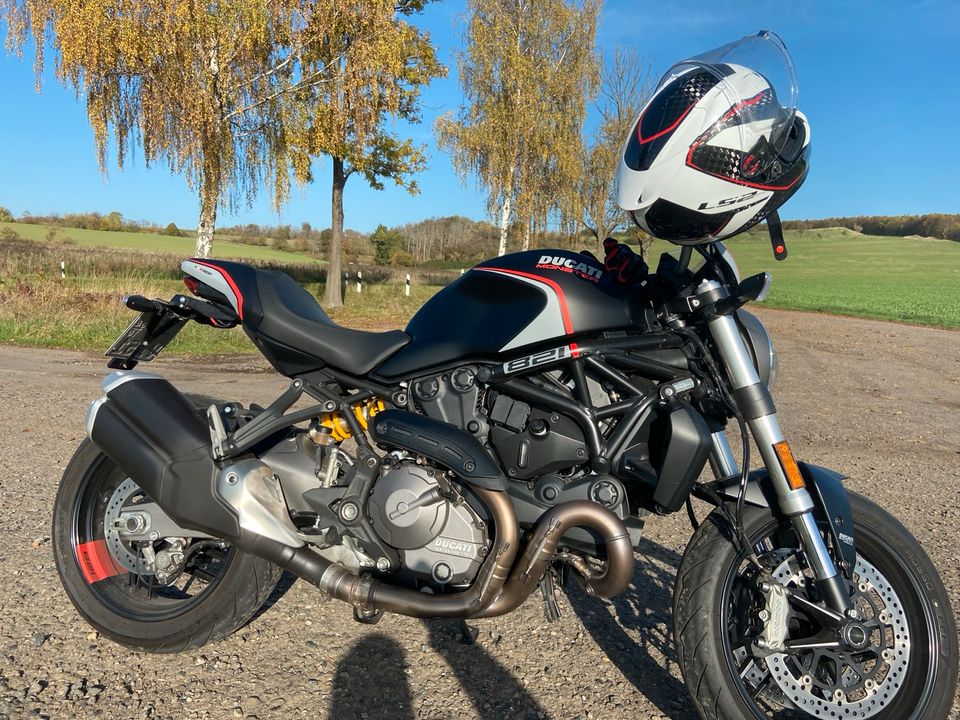 Ducati Monster 821 Stealth Sonderedition in Braunschweig