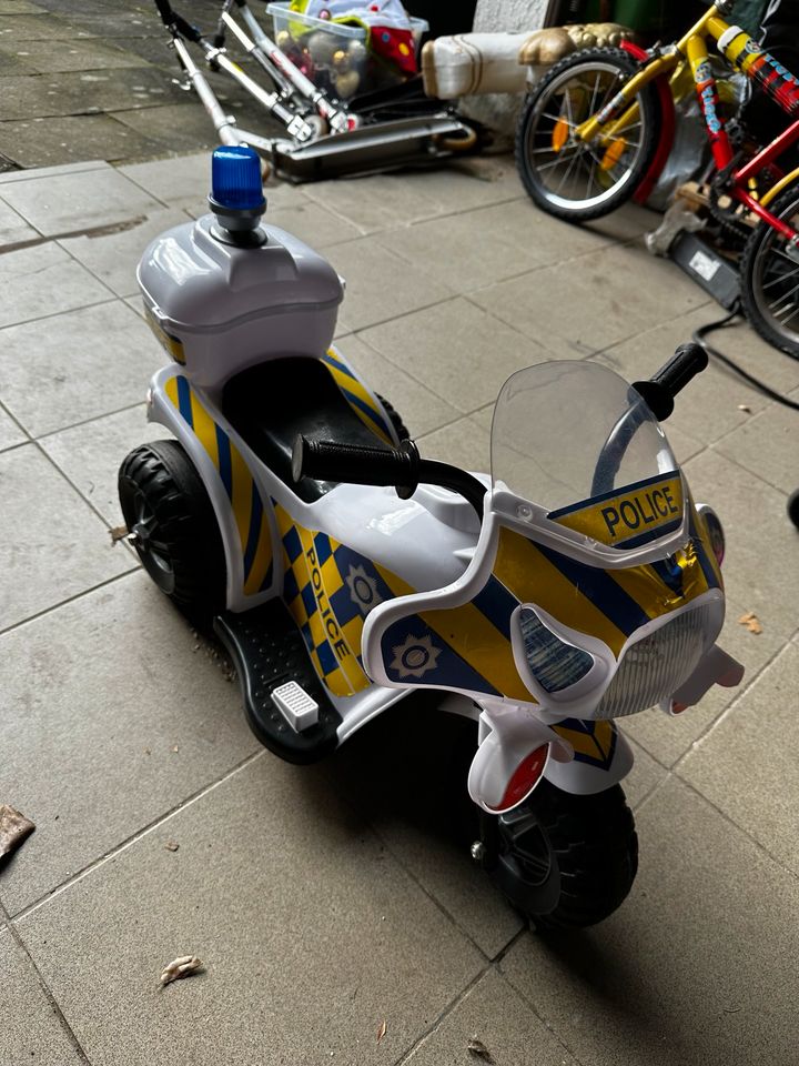 Elektro Polizeimotorrad Dreirad für Kinder ab 2 Jahre in Bedburg