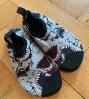 Wasserschuhe Gr.30/31 Hai Motiv grau Badeschuhe Urlaub München - Laim Vorschau