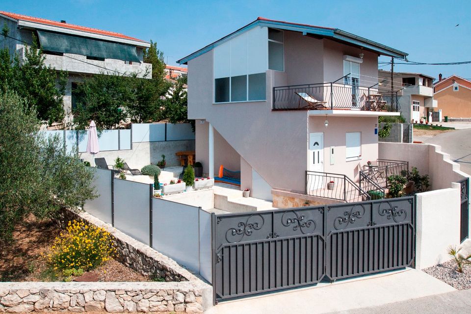 SCHÖNES FERIENHAUS MIT POOL IN ZADAR / KROATIEN in Seeheim-Jugenheim