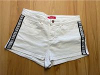 Guess Shorts XS NEU kurze Hose weiß hot pants Niedersachsen - Hermannsburg Vorschau