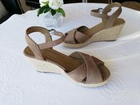 Edle Sandalen Basic Leder - wie Neu! Stuttgart - Birkach Vorschau