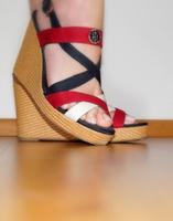 TOMMY HILFIGER Keilsandalette Gr.40 Wedges Sandalette NEUw Niedersachsen - Wilhelmshaven Vorschau