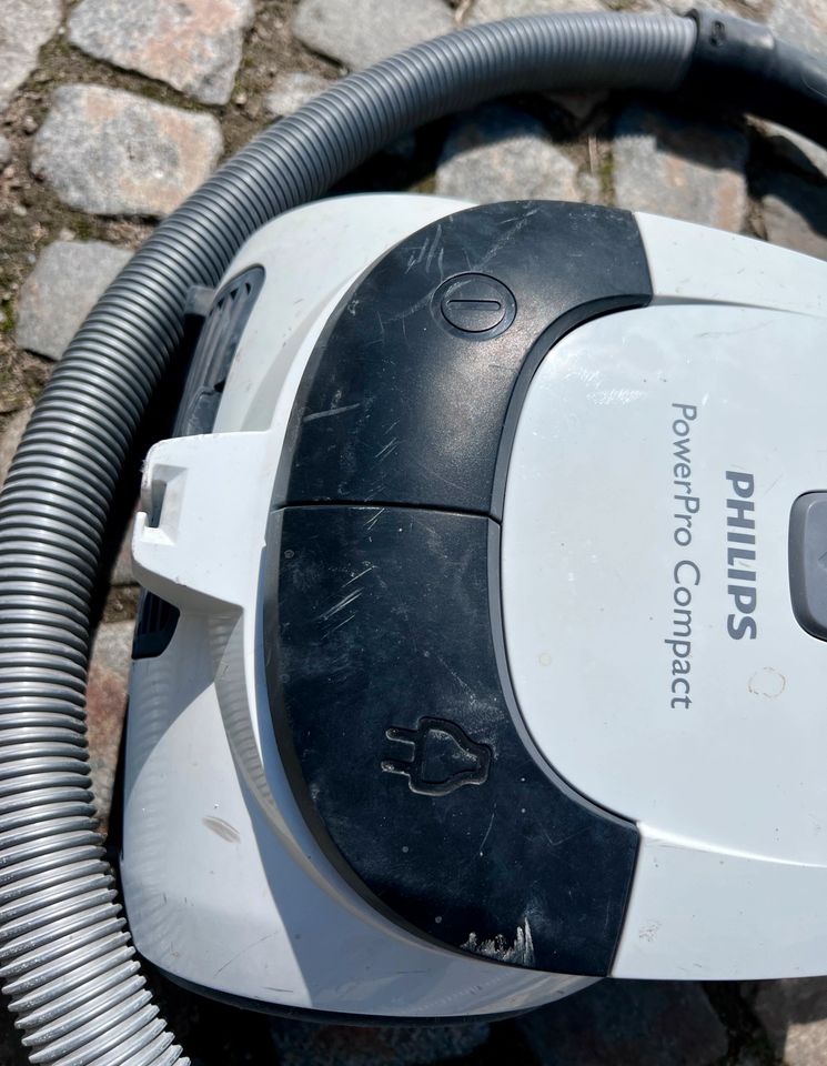 Staubsauger Philips powerpro compact in Wegscheid