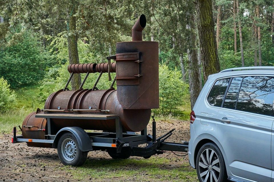 Smoker Trailer 28" XXL  Grill Anhänger zu vermieten !!! in Bösel