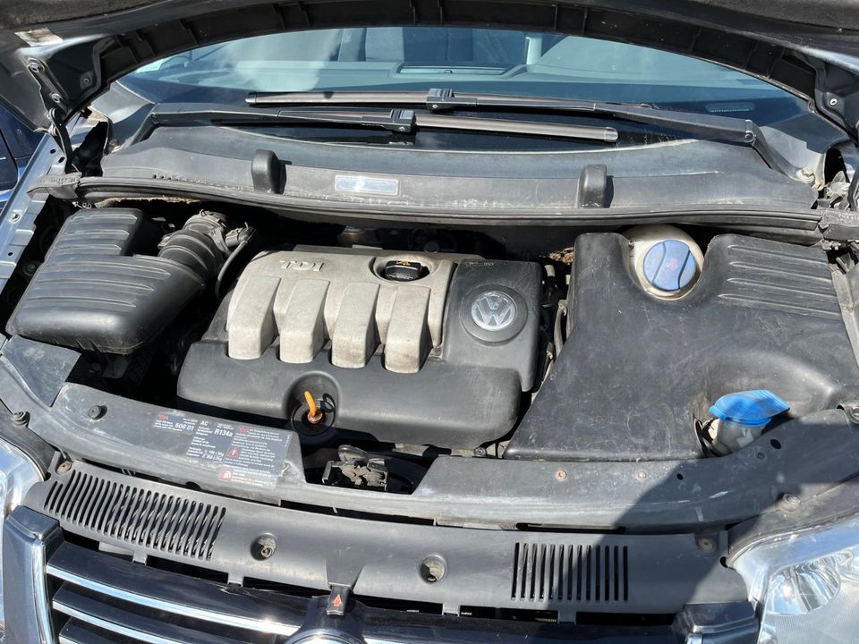 VW Sharan 1.9 TDI - Klimaautom- Navi.-7 Sitzer - 6 Gang -Tempomat in Schlüchtern