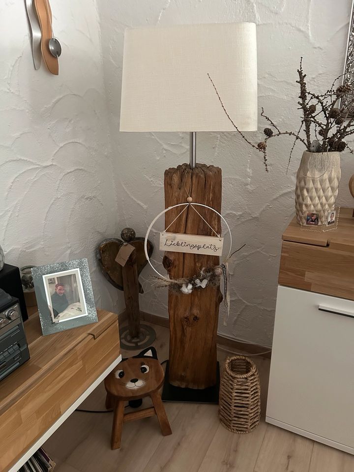 Holz Steh Lampe in Pförring