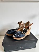 Tommy Hilfiger Sandalen Keilabsatz Größe 39 Rheinland-Pfalz - Eich Vorschau