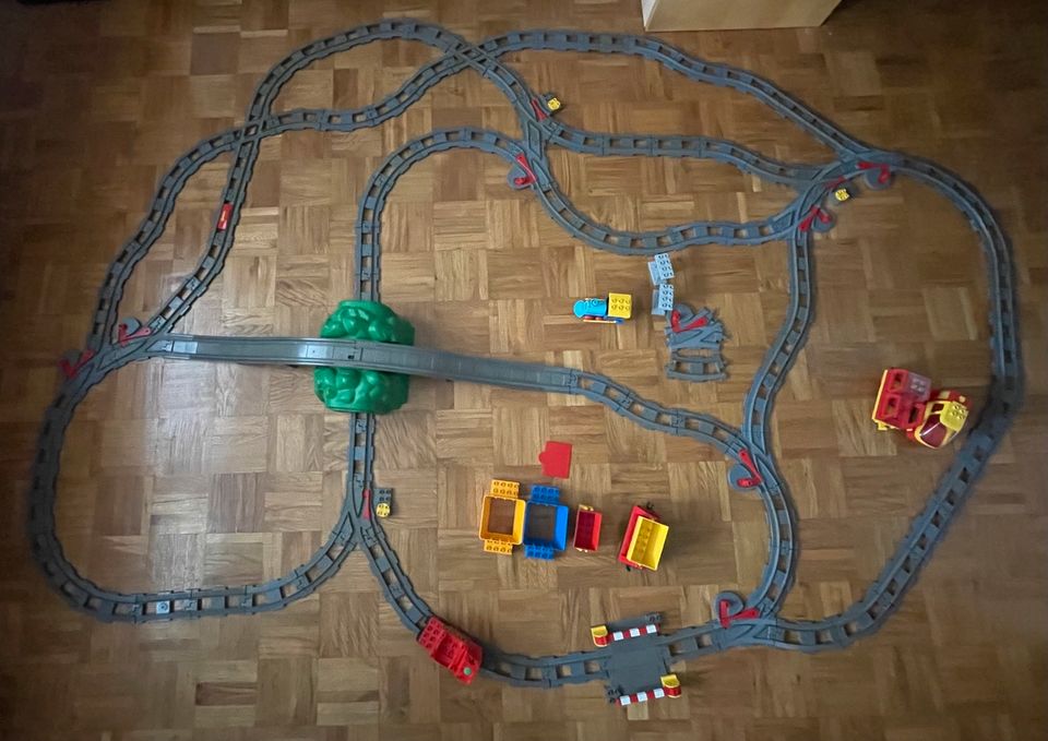 Lego Duplo XXL Eisenbahn mit jede Menge Zubehör in Schwäbisch Gmünd
