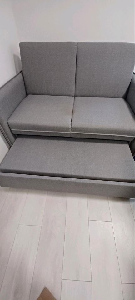 Zweier Sofa ausziehbar zum Schlafen geeignet neuwertige in Stuttgart