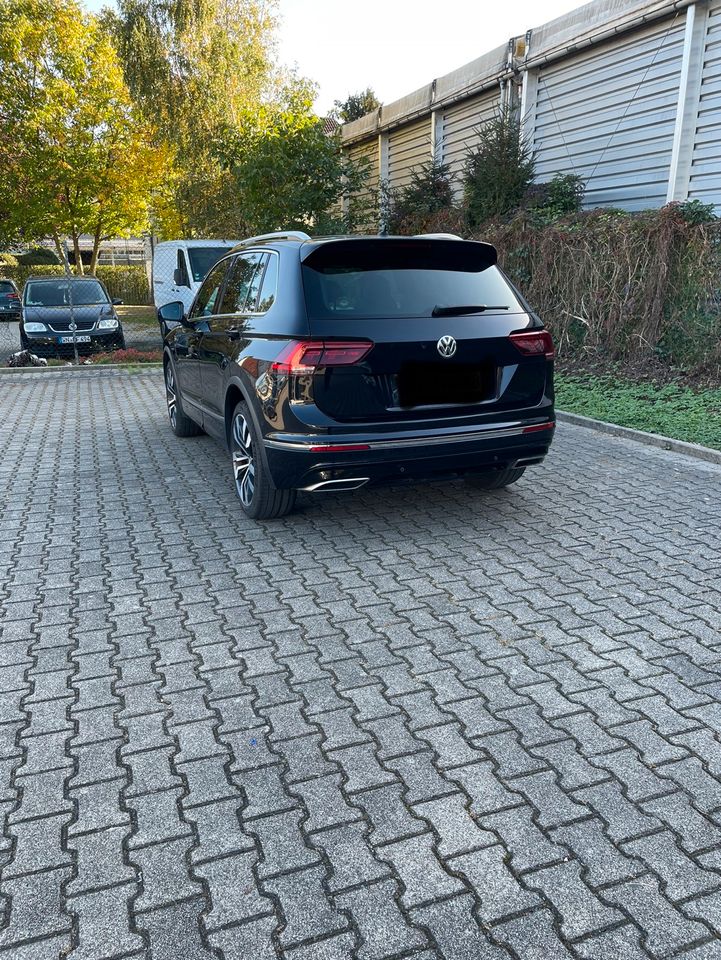 Volkswagen Tiguan R-line Pano-Dach digitales Cockpit 20Zoll LED in Schwäbisch Gmünd